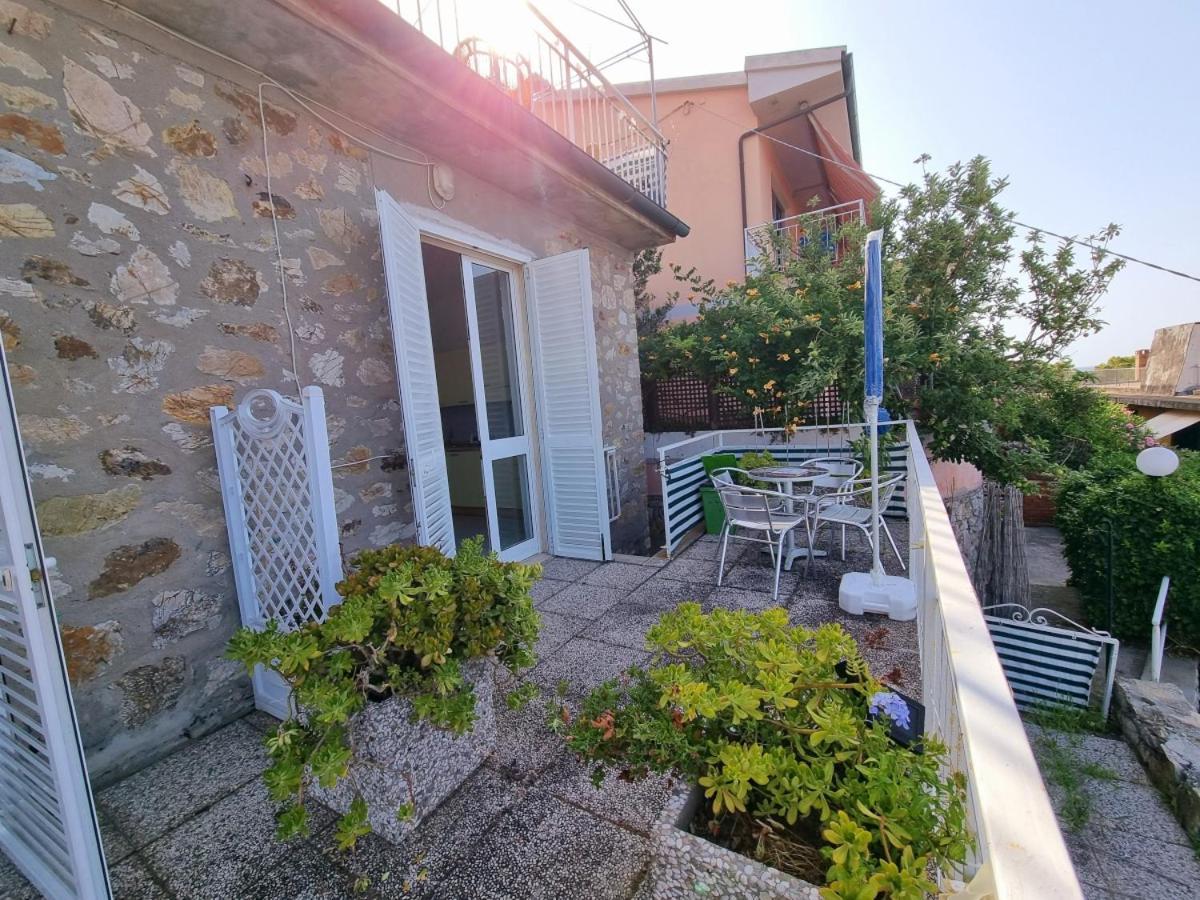 פורטופראיו Appartamenti La Terrazza Sulle Ghiaie - Goelba מראה חיצוני תמונה