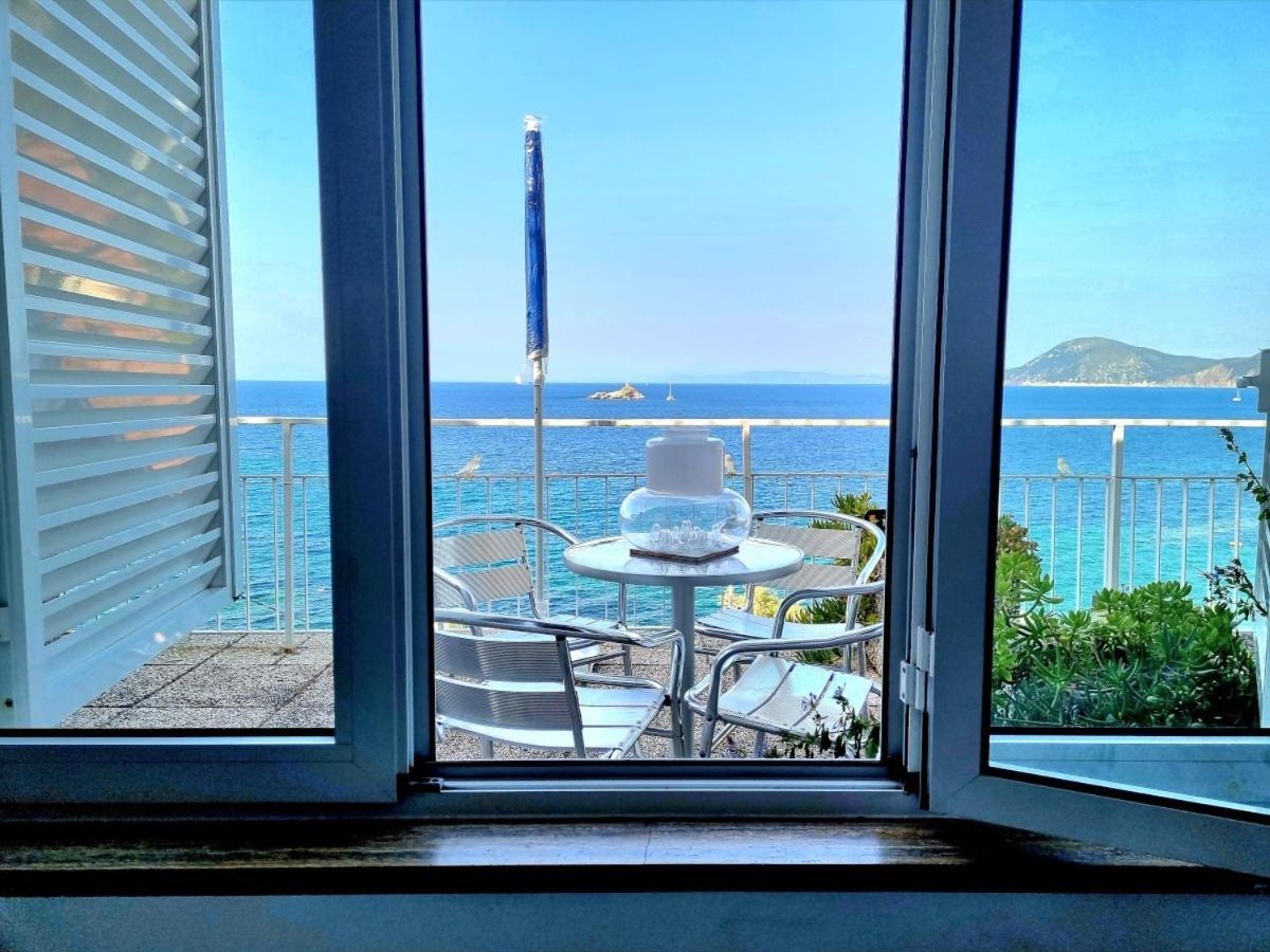 פורטופראיו Appartamenti La Terrazza Sulle Ghiaie - Goelba מראה חיצוני תמונה