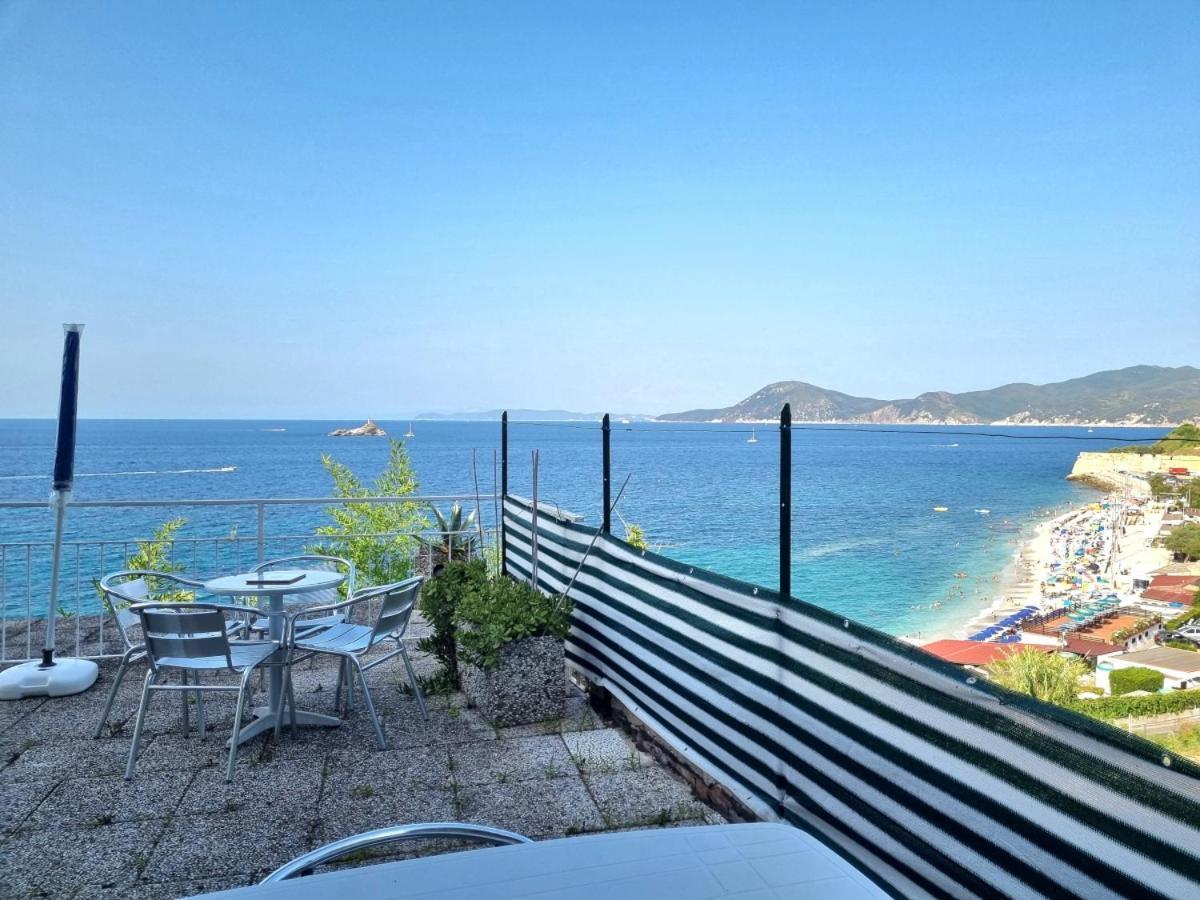 פורטופראיו Appartamenti La Terrazza Sulle Ghiaie - Goelba מראה חיצוני תמונה