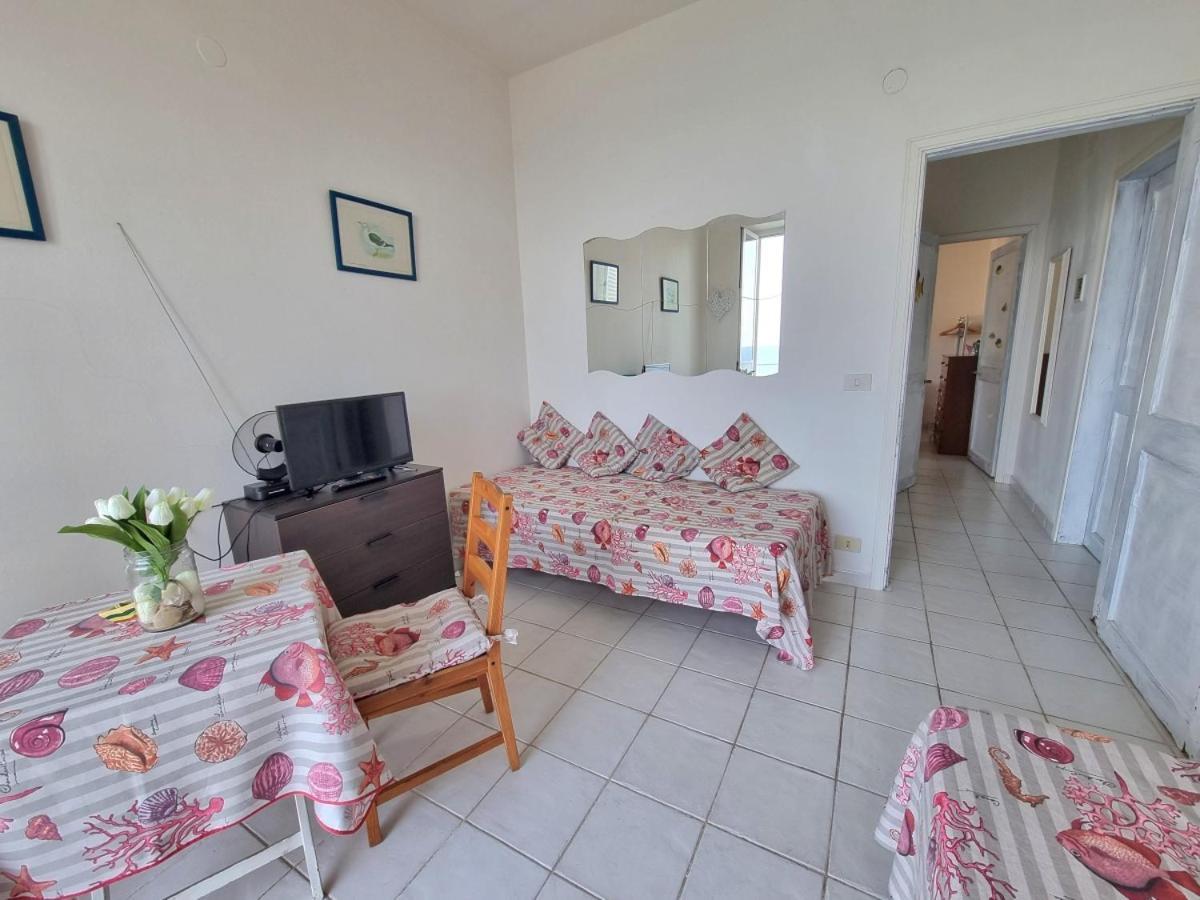 פורטופראיו Appartamenti La Terrazza Sulle Ghiaie - Goelba חדר תמונה