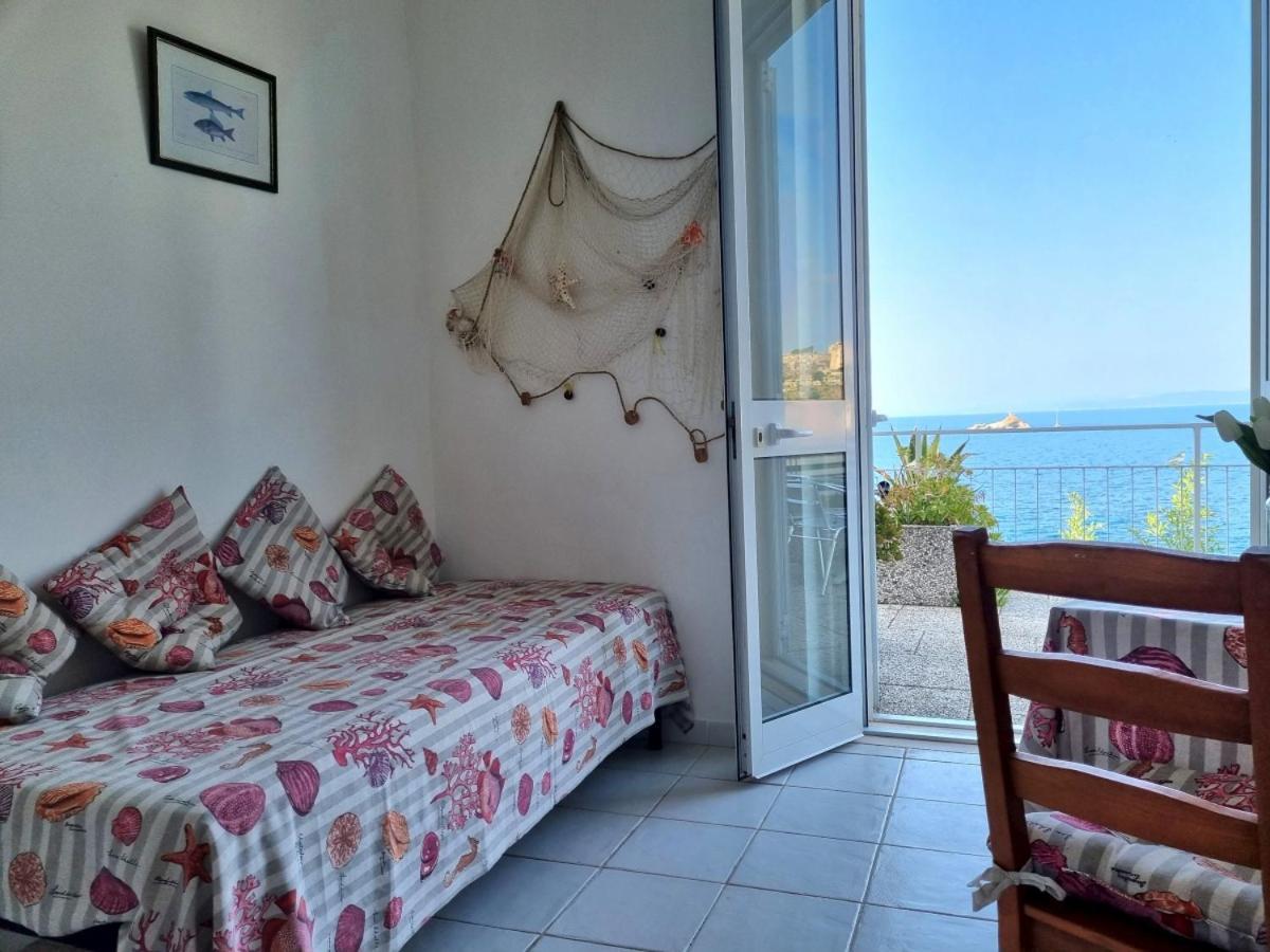 פורטופראיו Appartamenti La Terrazza Sulle Ghiaie - Goelba חדר תמונה